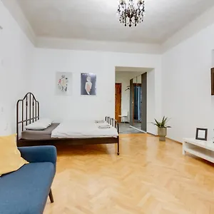 new-moderated-skolska-apartment.praguehotelsweb.com/