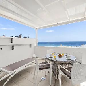 Stunning 2 Bedroom Duplex Close To Main With Seaviews Apartment